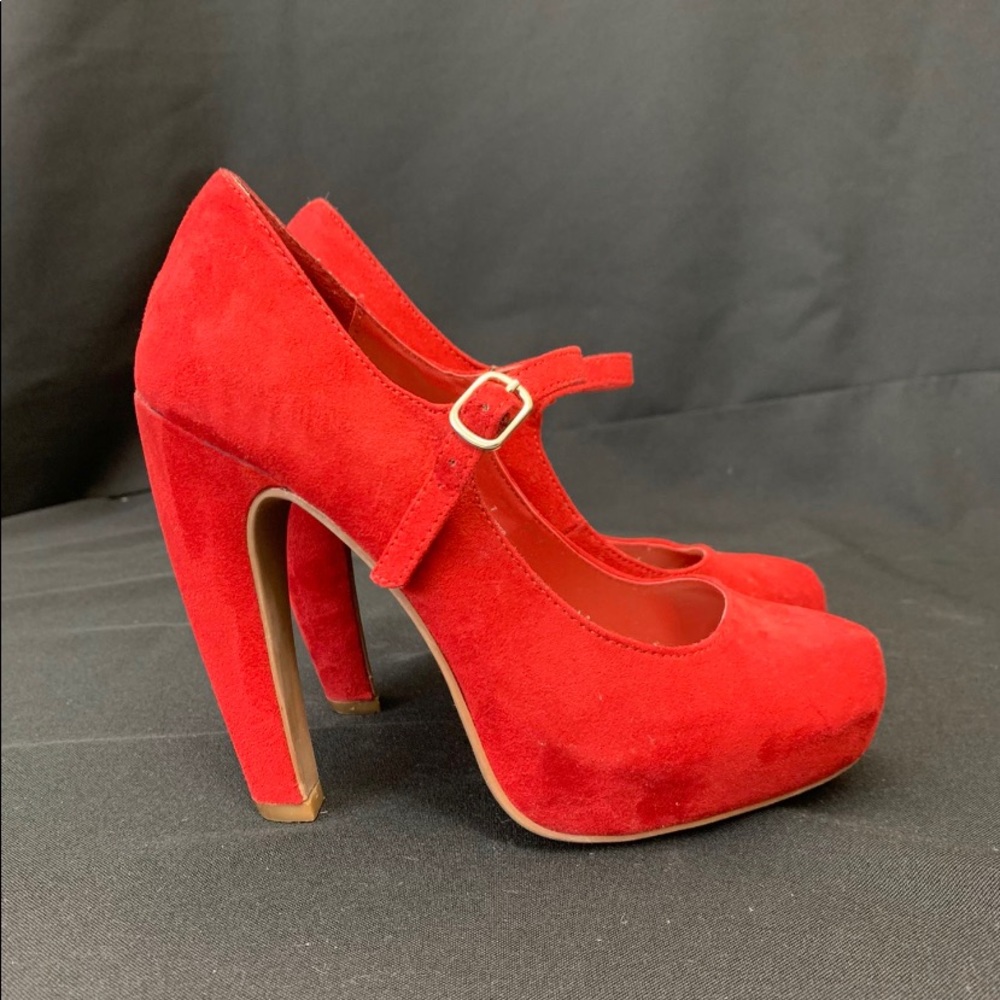 Red Heels - Picture 2 of 3